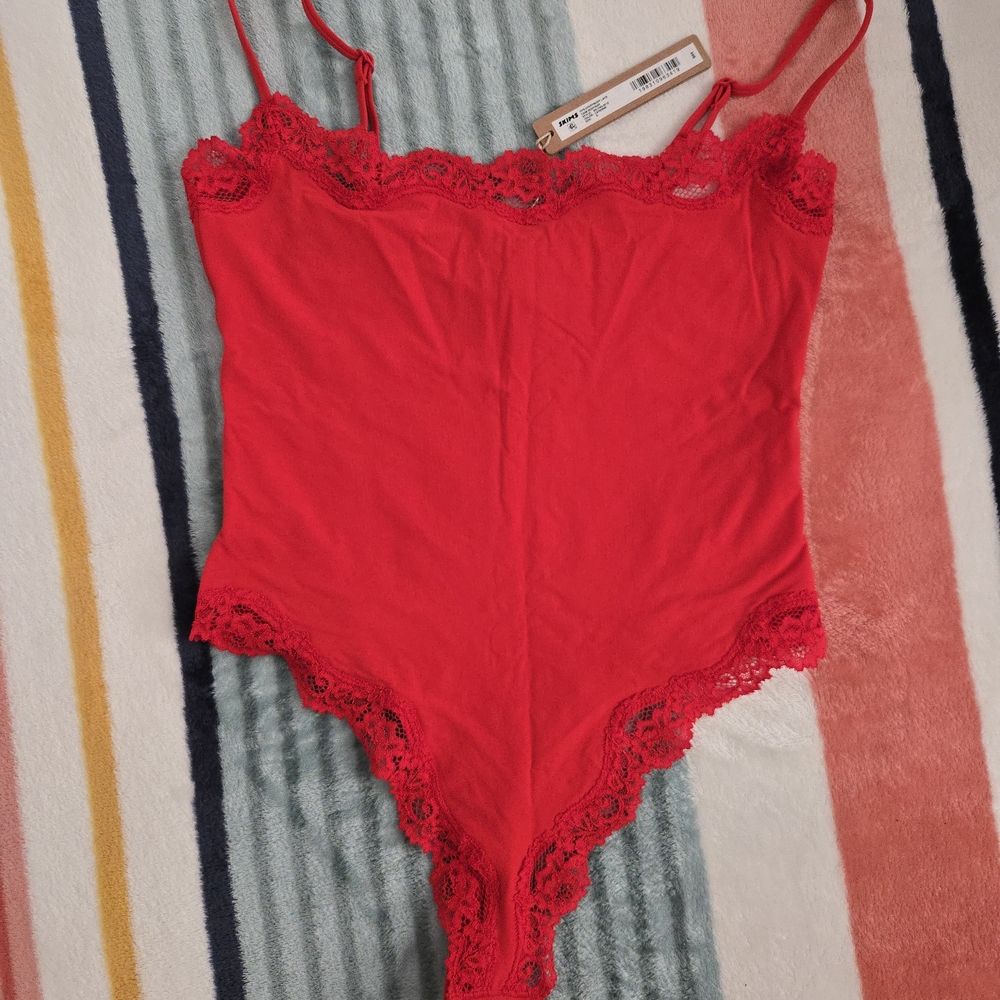 SKIMS Fits Everybody Lace Thong Bodysuit Size S Color Cheyenne